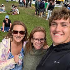 Sunday show at music festival was amazing