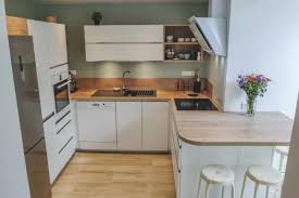 Epingle Par Cassandra Thibaud Sur Idees Pour La Maison En 2020 Amenagement Cuisine Cuisines Dans Salon Cuisine Amenagee