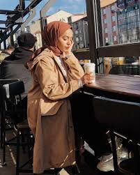 Curlyhairstylesforwomen Hairstylesforwomen Hairstylesforwomen2020 Hairstylesforwomenbraids Hairstylesforw Casual Hijab Outfit Hijab Chic Islami Moda