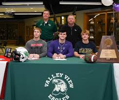 Rachael Byrom (@rachaelnbyrom)