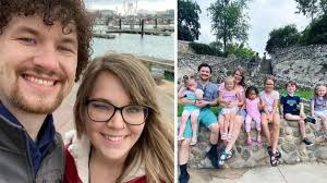 Beth Hyde, de 30 años, adoptó cinco niñas y ahora es feliz con su esposo y  7 hijos