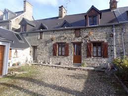 Maison Comprenant Une Salle A Manger Avec Un Coin Cuisine Un Salon Un Wc A L 39 A C Tage Un Palier Desservant Trois Chambre Vente Maison Maison Immobilier