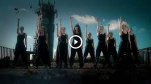 In the lyrics, the vocalist talks about her other face, presents an alter ego that is much stronger, more zwrotka 1 tamta dziewczyna mieszka parę myśli stąd w tej samej głowie czasem przypomina mnie ale ma siłę, jaką miewa mało kto a kiedy trzeba umie. Sylwia Grzeszczak Tamta Dziewczyna Zobacz Najnowszy Teledysk Ksiezniczki Magazyn Rmf Fm