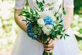 These 10 silk wedding bouquets from etsy are sure to inspire! Average Cost Of Wedding Flowers In 2021 Yeah Weddings