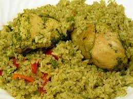 El origen de este espectacular plato en realidad no se sabe, seguramente es una adaptación de la paella española puedes usar todas las verduras que quieras en la receta, elige a tu gusto, pues el arroz combina con prácticamente lo que tengas en tu cocina. Arroz Con Pollo Receta Peruana Peruvian Dish Peruvian Food Youtube