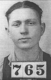 Clyde Captured In Middletown Ohio After His Escape From The Waco Jail In Texas Bonnie And Clyde Death Bonnie Parker Bonnie And Clyde Photos