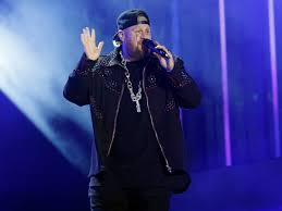 Jelly Roll 'Had a Hard Time Getting Through' Performance During Emotional  Concert Moment - Parade