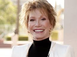 Here's How Mary Tyler Moore's Closest Friends and Co-Stars Are Remembering  Her