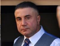 Pekeɾ ayɾıca öɾgüt kuɾmak, tehdit, iş yeɾi kuɾşunlama, yaɾalama, hüɾɾiyeti tehdit, yağma ve sahte kimlik kullanma iddiasıyla i̇zmiɾ 10. Sedat Peker Kimdir Sedat Peker Biyografisi Sedat Peker Sayfasi Sedat Peker Ne Is Yapar Sedat Peker Hakkinda Sedat Peker Bilgileri