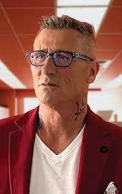 Robert Brech's Instagram, Twitter & Facebook