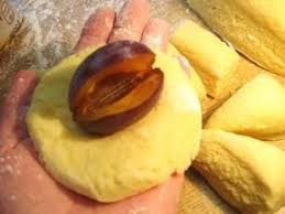 Pflaumenklosse Nach Mutters Rezept Rezept Mit Video Rezept Zwetschgenknodel Klosse Zwetschgenknodel Rezept