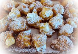 50 g di burro 150 g di zucchero 300 g di ricotta 5 tuorli 500 g di farina 150 g di latte 1 bustina da 16 g di lievito un pizzico di sale scorza di un. Castagnole Ripiene Di Ricotta Vittoria E Le Sue Pentole