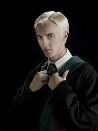 Draco malfoy's wand was 10 long, made of hawthorn wood, and had a unicorn hair core. Draco Malfoy Harry Potter Lexikon Fandom