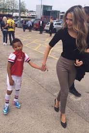 She will be inspired to start new projects or enterprises. Outfit 3 Mandy Capristo Haare Capristo Kleidung