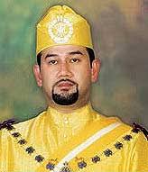 Tengku mahkota kelantan, tengku dr muhammad faiz petra ibni sultan ismail petra dan isteri, cik puan sofie louise johansson berkenan memberikan sumbangan kepada mangsa banjir yang berlindung di pusat pemindahan sementara (pps) gual tinggi, rantau panjang. Malaysiakini Raja Perempuan Kata Diheret Seperti Lembu
