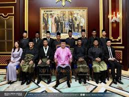 Sementara, gubernur sulawesi nurdin abdullah mengaku, sangat terhormat bisa menerima menteri besar negeri johor di rujab gubernur sulsel. Barisan Exco Kerajaan Negeri Johor Angkat Sumpah
