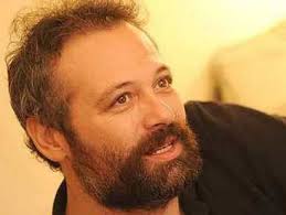 Tiyatrocu levent üzümcü, referandumda 'hayır' oyu kullanacak oyuncuların ve yapımcıların bunu dile 15 yıldır aç adam, 'ben neden 15 yıldır açım?' diye konuşmuyor. Levent Uzumcu Darp Edildi