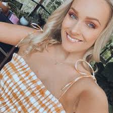 Cassie Hamlin's Instagram, Twitter & Facebook