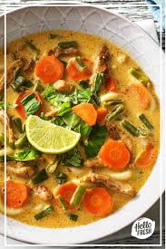Soupe De Nouilles A La Noix De Coco Et A La Cuisse De Poulet Recette Hellofresh Recept Kippendijen Soepen