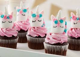 The very best cake decorating designs and cake decorating lessons with an award winning pastry chef. Fondant Tips Easy Decorating Ideas Somewhat Simple