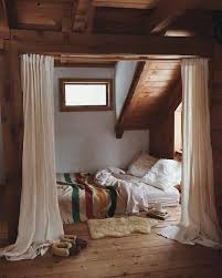 These Hacks Make It Easy To Style Your Bed On The Floor Home Cozy House Bedroom Design