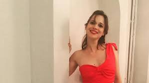 Η ευγενία δημητροπούλου γεννήθηκε στις 9 απριλίου 1984 στη λαμία και είναι ελληνίδα ηθοποιός. H Eygenia Dhmhtropoyloy Egine Koympara Se Nhsi Mazi Me Ton Mixalh Lebentogiannh Apo To Tatoyaz Bovary