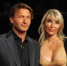 Ebenso wenig zieht es sie ins rampenlicht. Aus Nach 12 Jahren Thomas Kretschmann Trennt Sich Von Lena Welt