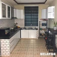 Model motif keramik dapur sempit dekorasi dapur ide dapur. Wanita Ini Diy Dapur Rumah Mak Ayah Versi Bajet Guna Wallpaper Rak Je Nampak Luas Kemas Cantik Puas Hati Keluarga