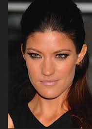 I hate how the show makes it seem like Deb can get any guy she wants when  really she's not that attractive. : r/Dexter