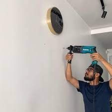 Apalagi kalau di konversi dengan plester bata ringan yang tipis. Upah Drill Dinding Untuk Cermin Dan Frame Services Home Services Home Repairs On Carousell