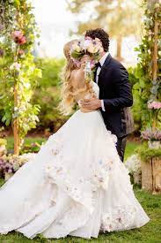 21 Things You Should Know Before Going Wedding Dress Shopping Floral Wedding Dress Wedding Dress Shopping Ball Gowns Wedding