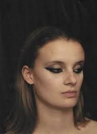 Photo of fashion model Evie Saunders