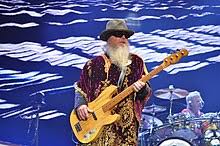 Dusty hill, bajista y cantante secundario de zz top durante más de medio siglo, ha fallecido hoy, mientras dormía en su domicilio de houston (tejas), tal y como han confirmado en un comunicado los. A84f8ypx8yqhsm