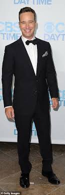 And he was well received by the fans who were mourning their favorite host's demise. Ixkezag1b9oi2m