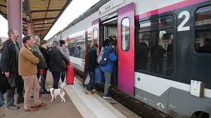 En cas d'annulation de votre train, c'est votre billet papier ou électronique qui fait office de « contrat de transport » avec la sncf et qui votre train est considéré comme annulé s'il est déprogrammé par la compagnie ferroviaire, ou si ayant été programmé et mis en place au départ, il. Sncf Des Billets Plus Facilement Echangeables Et Remboursables Des Ce Jeudi