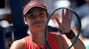 Dans sa dernière chronique Sky Sports, Laura Robson discute de nouveaux  noms dans le tirage au sort masculin, Iga Swiatek ou Aryna Sabalenka pour  le titre féminin? Et pourquoi Emma Raducanu doit