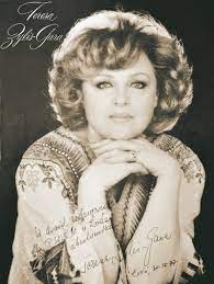 She made her stage debut at the opera krakowska in 1956 in the title role of moniuszko's halka, and later recorded chopin's polish songs and songs by karol szymanowski. Akademia Muzyczna W Lodzi Teresa Zylis Gara