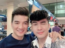 Đàm vĩnh hưng tự tay làm tóc cho học trò. Ä'am VÄ©nh HÆ°ng Tiáº¿t Lá»™ Li Do Khiáº¿n Anh Bo Ä'an TrÆ°á»ng Hiá»ƒu Láº§m Nghá»‰ ChÆ¡i