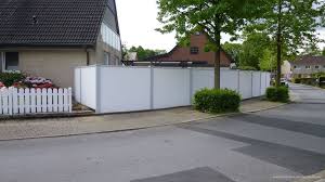 Modulares Wandsystem Als Sichtschutz Halbrund Dem Strassenverlauf Folgend Gabionen Sichtschutz Garten Bilder