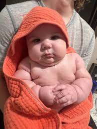 👶💥 “My giant baby is 23 pounds — other parents accuse me of abuse, but I  know my child is healthy.” A proud mom is speaking out after strangers  started accusing her