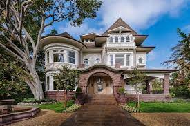 Search for homes in los angeles or find a los angeles real estate agent who knows walkable neighborhoods. A Renovated Victorian In Los Angeles With Views Of The Hollywood Sign Mansion Global