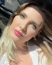 Paige Robillard's Instagram, Twitter & Facebook