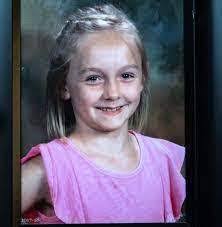 Leanna Ewing's Instagram, Twitter & Facebook