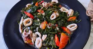 Tumis daging dan bumbu tumis (tanpa minyak & air sampai agak kering) tumis bumbu halus, jika tumisan bumbu sudah agak kering, masukan minyak goreng dan tumis kembali. Iovy3mt2po0urm
