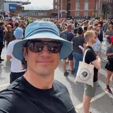 Vernon Kay defended from 'negative' comments as he sports 'new look' ahead  of major BBC Radio 2 move