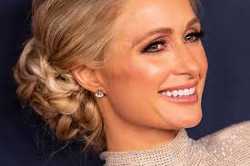 Paris whitney hilton (born february 17, 1981) is an american media personality, socialite, businesswoman, model, singer, actress, and dj. Paris Hilton Laat Eitjes Invriezen Lijkt Me Enig Om Kinderen Aan Te Kleden Show Ad Nl