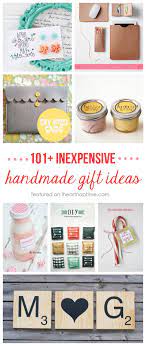 This tutorial for a little girls fabric headband takes under 30 minutes to complete. 101 Inexpensive Handmade Christmas Gifts I Heart Nap Time