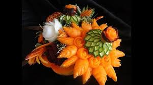 La Sculpture Des Fruits Et Legumes Tout Un Art Sculptures De Fruits Sculpture Sur Legumes Fruits Et Legumes