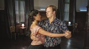 Ein mann findet im bei mir geht es höchstens weiter, aber nie bergauf. es klingt nicht selbstmitleidig, wenn frank das sagt, eher gleichmütig. Qr4qg76tdcbyjm