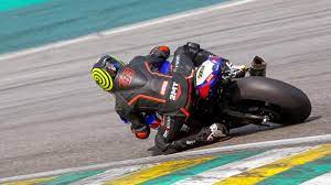 No começo de abril, em mais uma etapa do superbike, o piloto mauricio paludete, conhecido como linguiça, passou reto no s do senna e morreu após bater no. Piloto Do Superbike Brasil Morre Apos Grave Acidente Em Interlagos Motovelocidade Ge